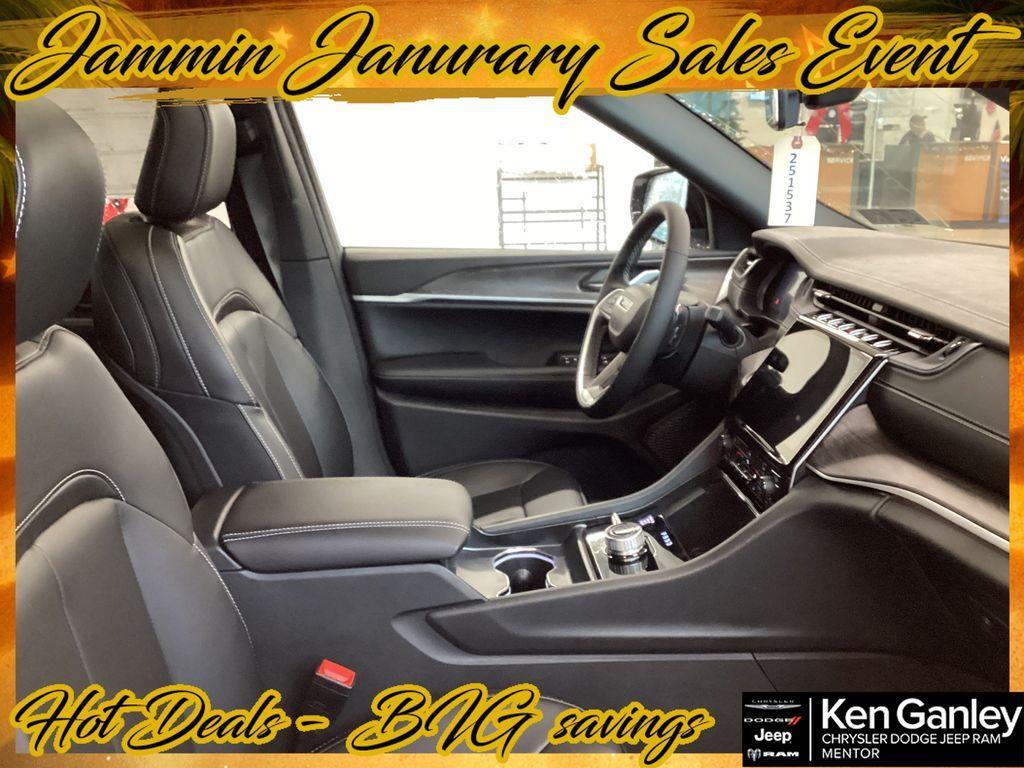 new 2025 Jeep Grand Cherokee car, priced at $45,749