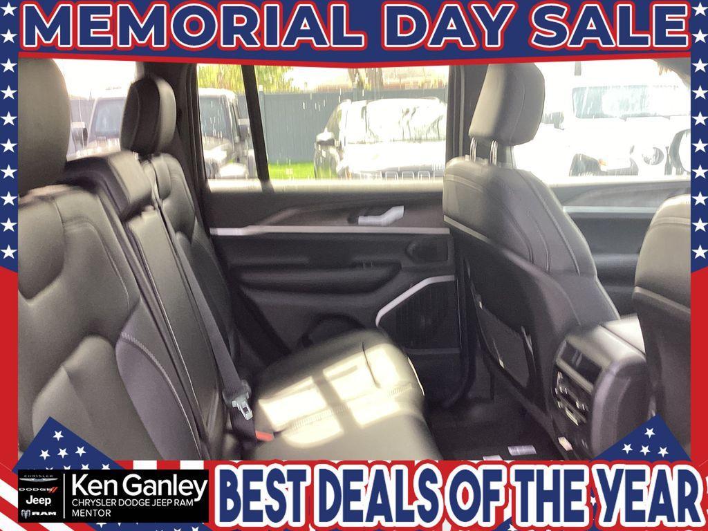 new 2026 Jeep Grand Cherokee car, priced at $45,197
