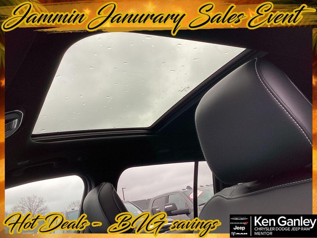 new 2025 Jeep Grand Cherokee car, priced at $40,570