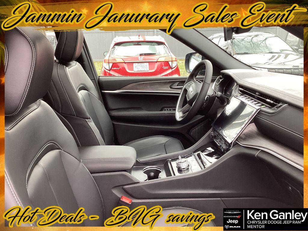 new 2025 Jeep Grand Cherokee car, priced at $40,570