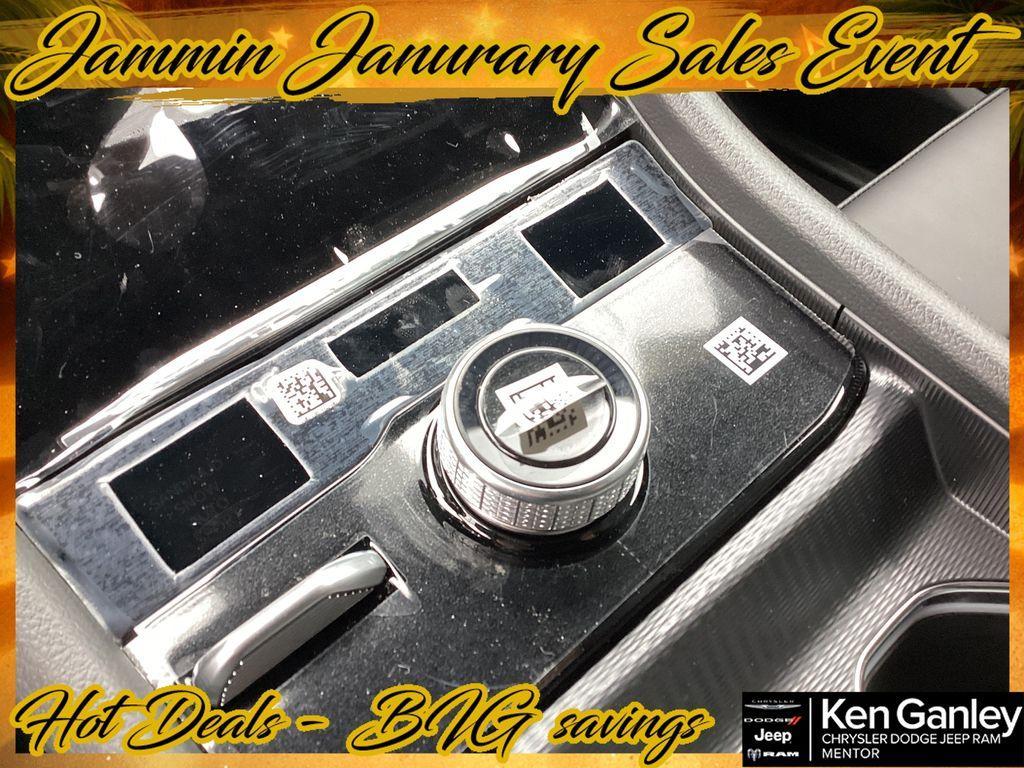 new 2025 Jeep Grand Cherokee car, priced at $40,570