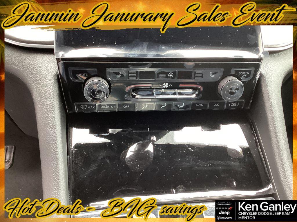 new 2025 Jeep Grand Cherokee car, priced at $40,570