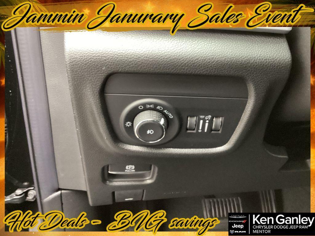 new 2025 Jeep Grand Cherokee car, priced at $40,570