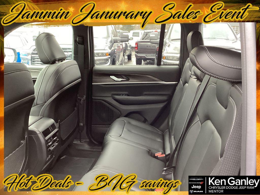 new 2025 Jeep Grand Cherokee car, priced at $40,570