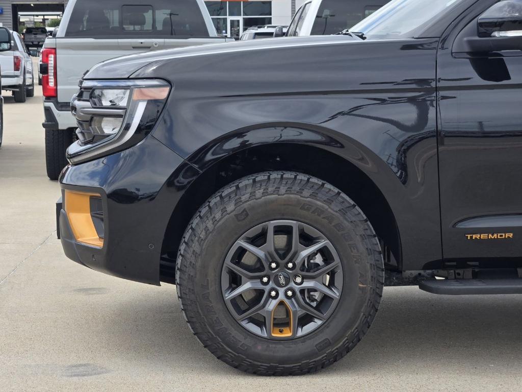 new 2025 Ford Expedition car, priced at $76,025