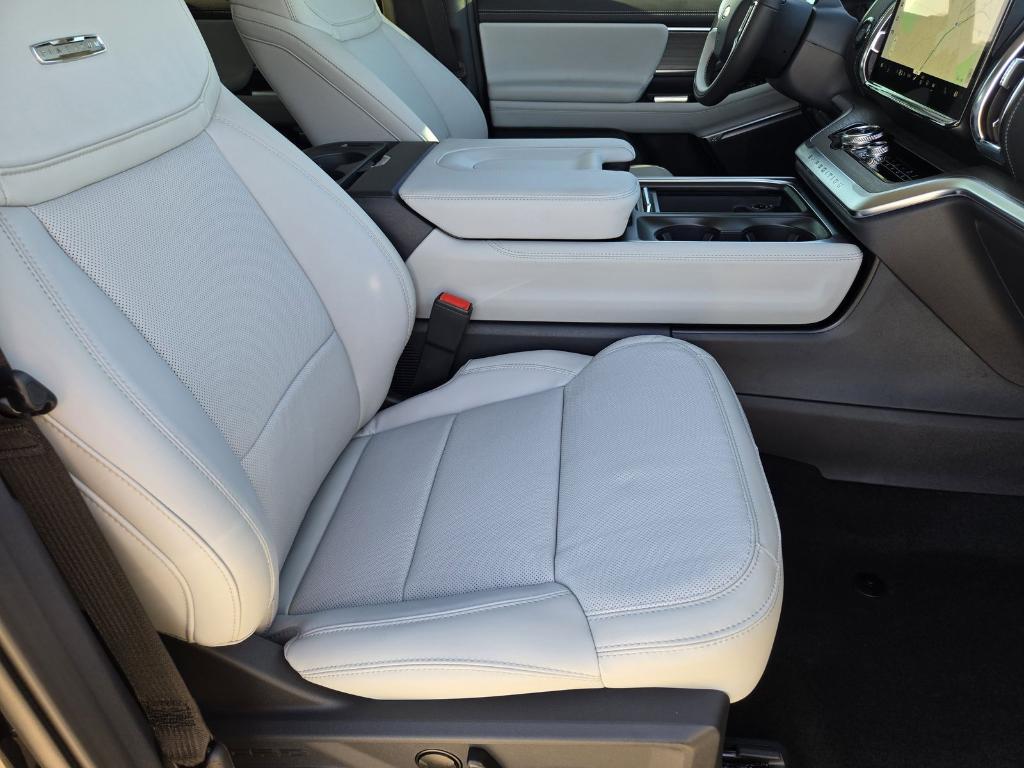 new 2025 Ford Expedition car, priced at $74,605