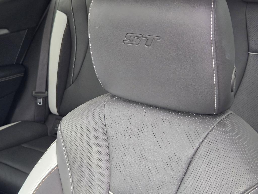 used 2025 Buick Envision car, priced at $29,240