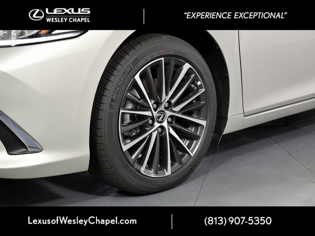 new 2025 Lexus ES 350 car, priced at $49,290