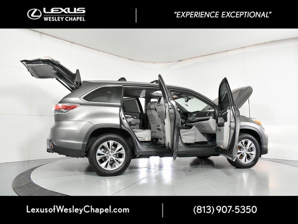 used 2014 Toyota Highlander car, priced at $17,490