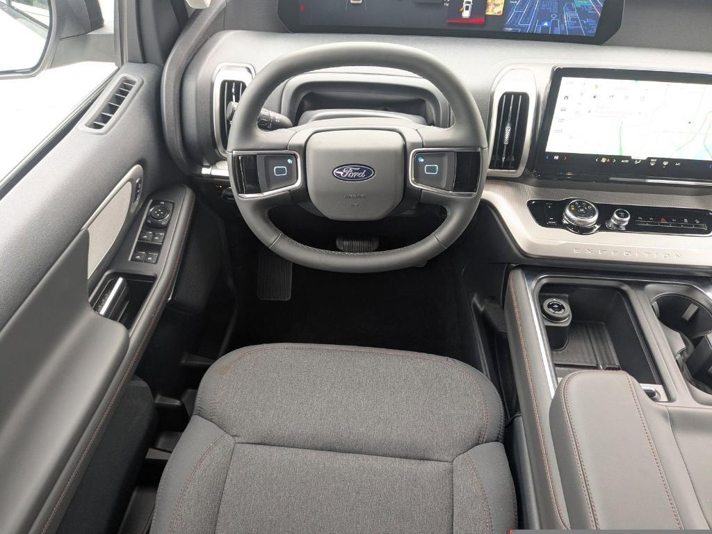 new 2025 Ford Expedition car, priced at $62,102