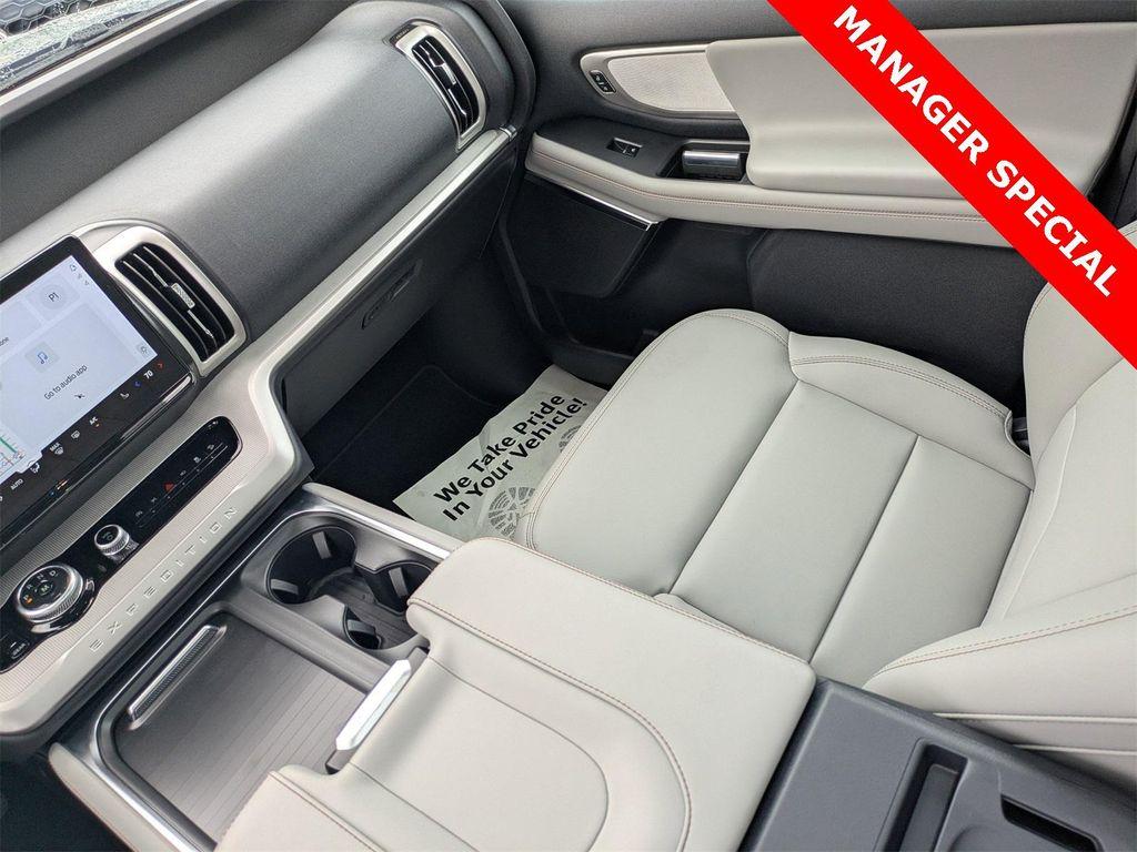 new 2025 Ford Expedition car, priced at $69,230