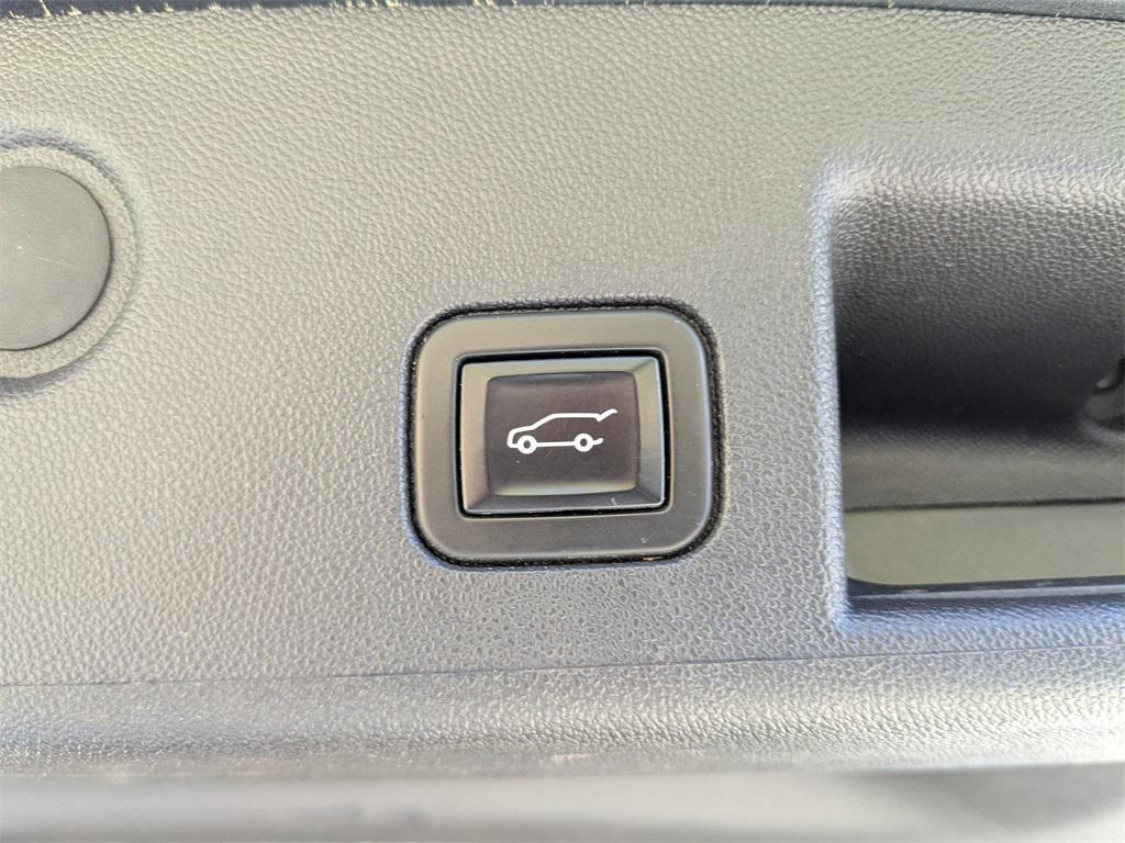 used 2023 Chevrolet Equinox car, priced at $15,999