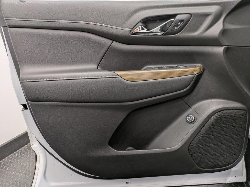 used 2023 GMC Acadia car, priced at $25,646