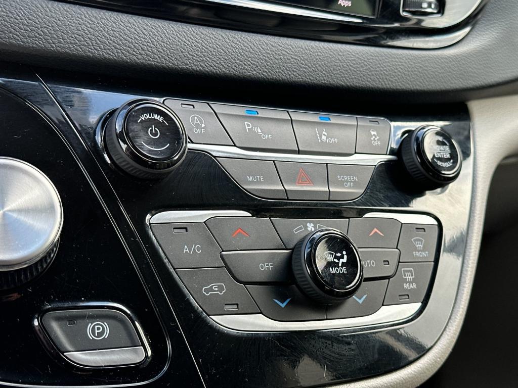 used 2023 Chrysler Pacifica car, priced at $23,150