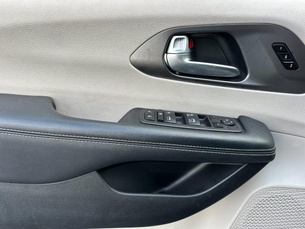 used 2023 Chrysler Pacifica car, priced at $23,150