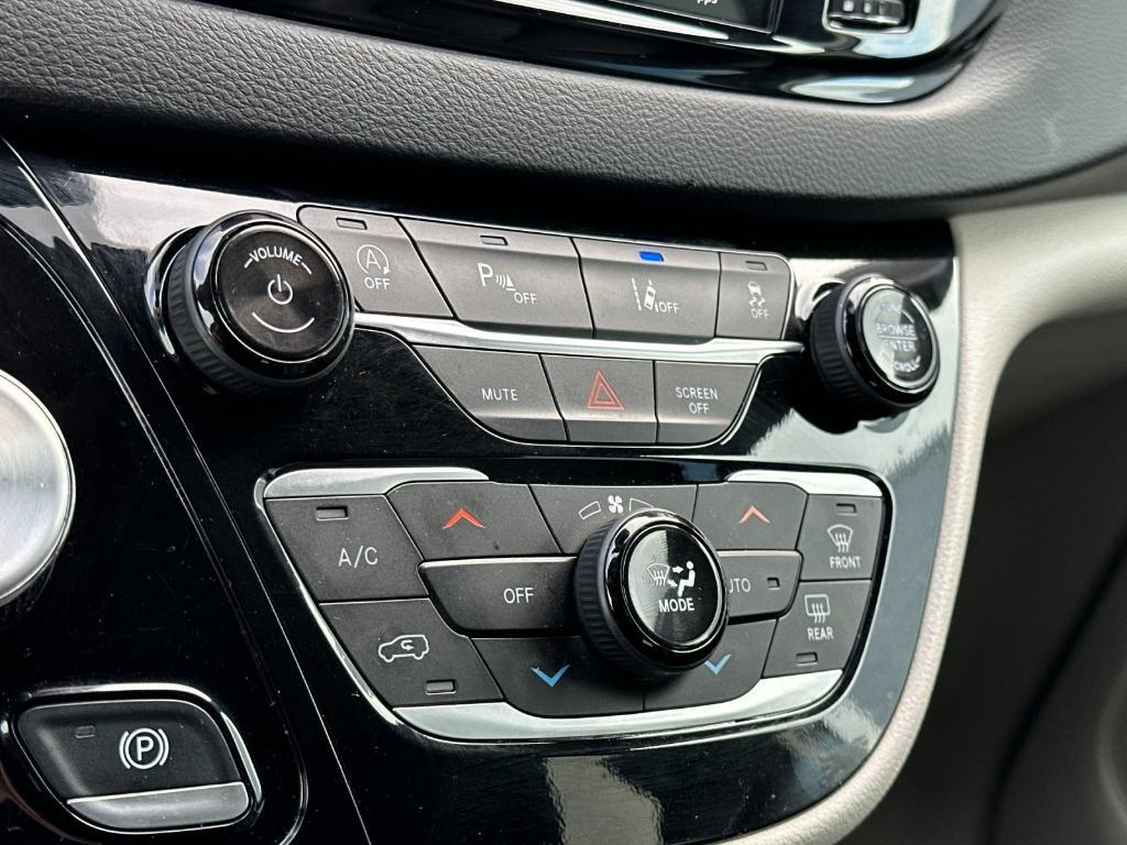 used 2024 Chrysler Pacifica car, priced at $27,953