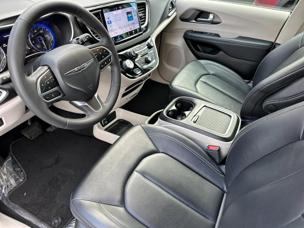 used 2024 Chrysler Pacifica car, priced at $27,953