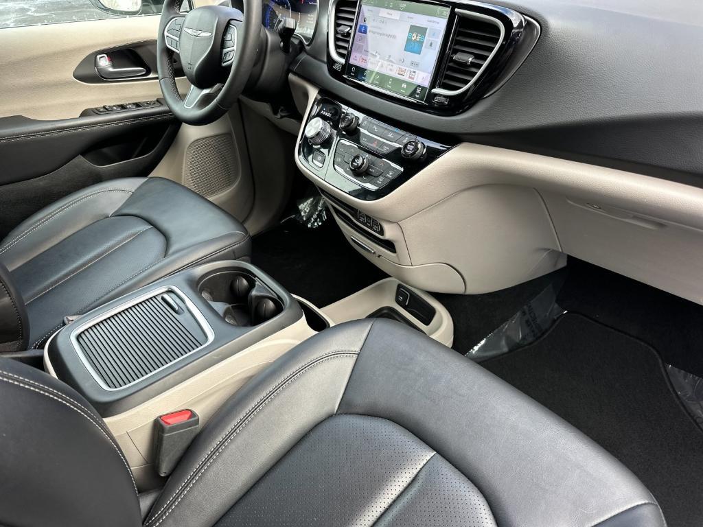 used 2024 Chrysler Pacifica car, priced at $27,953