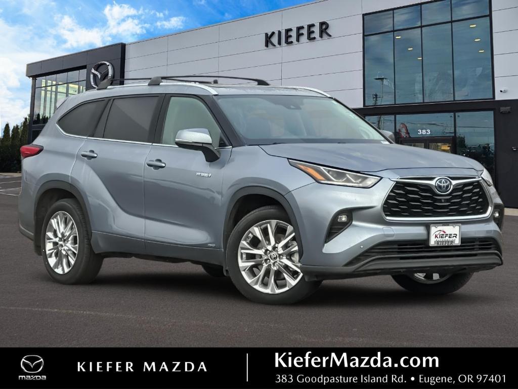 used 2020 Toyota Highlander Hybrid car, priced at $32,789