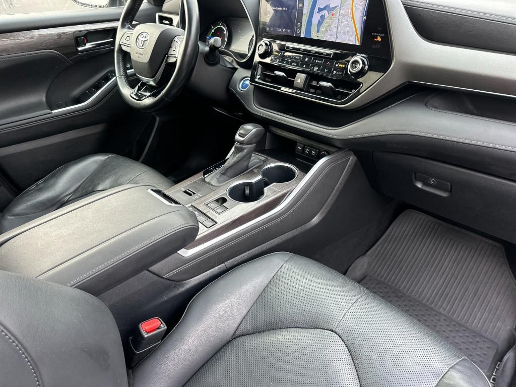 used 2020 Toyota Highlander Hybrid car, priced at $32,789