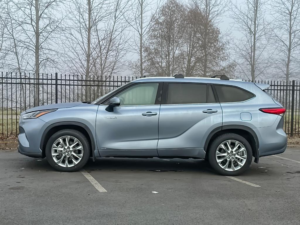 used 2020 Toyota Highlander Hybrid car, priced at $32,789