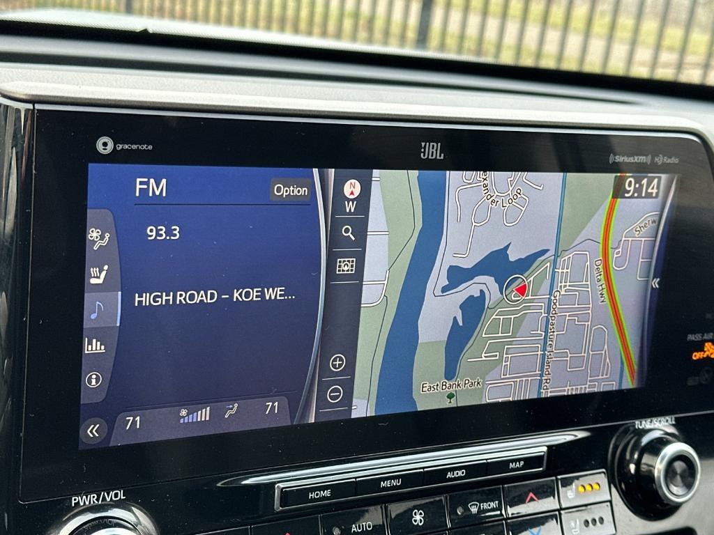 used 2020 Toyota Highlander Hybrid car, priced at $32,789