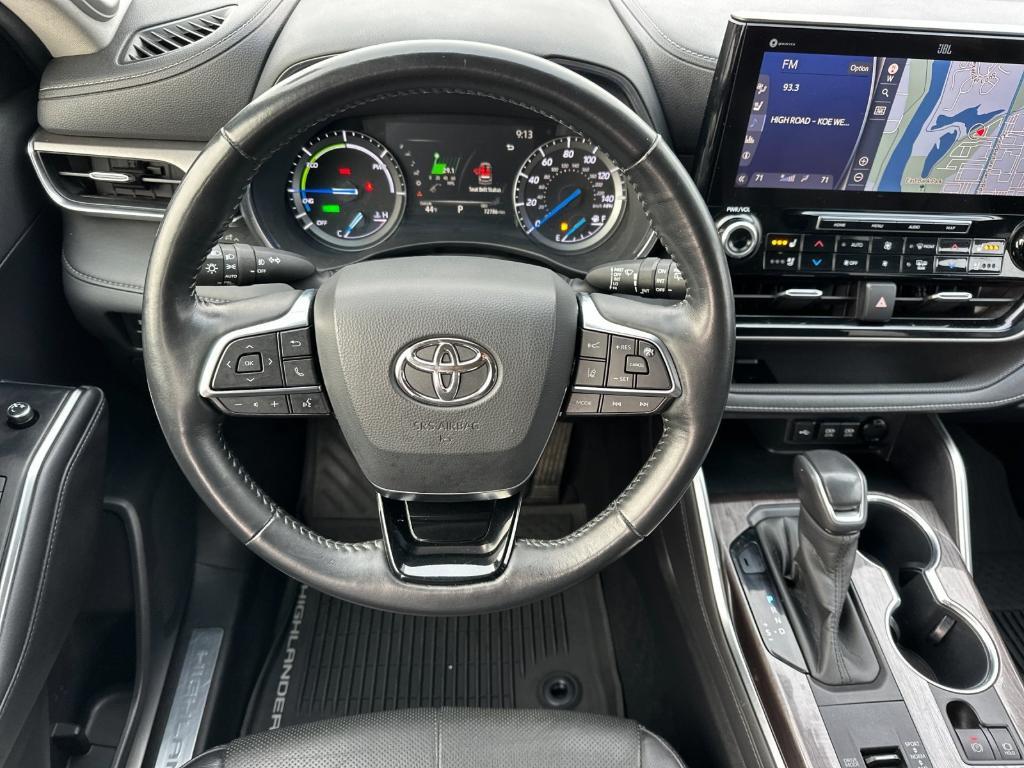 used 2020 Toyota Highlander Hybrid car, priced at $32,789