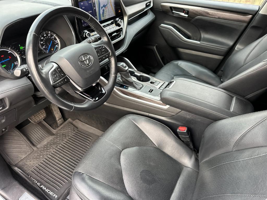 used 2020 Toyota Highlander Hybrid car, priced at $32,789