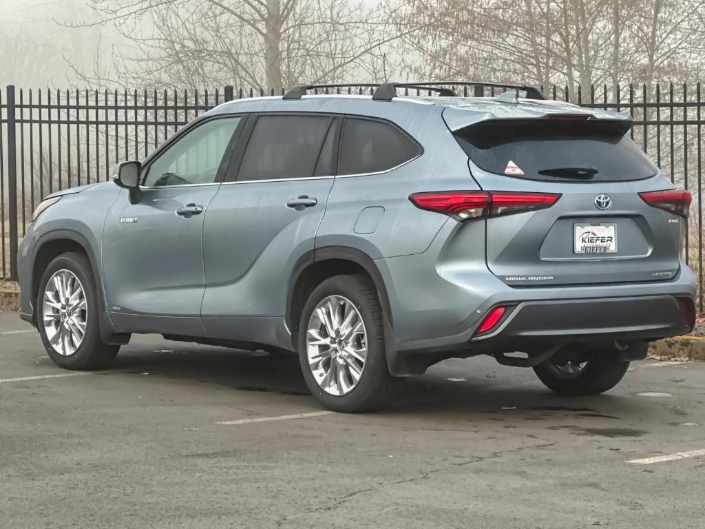 used 2020 Toyota Highlander Hybrid car, priced at $32,789