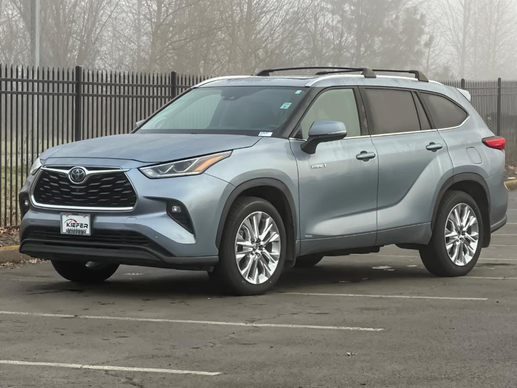 used 2020 Toyota Highlander Hybrid car, priced at $32,789
