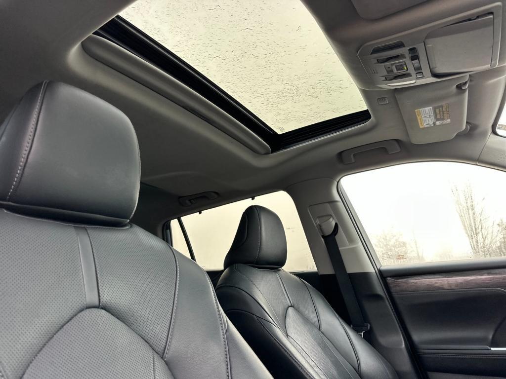 used 2020 Toyota Highlander Hybrid car, priced at $32,789