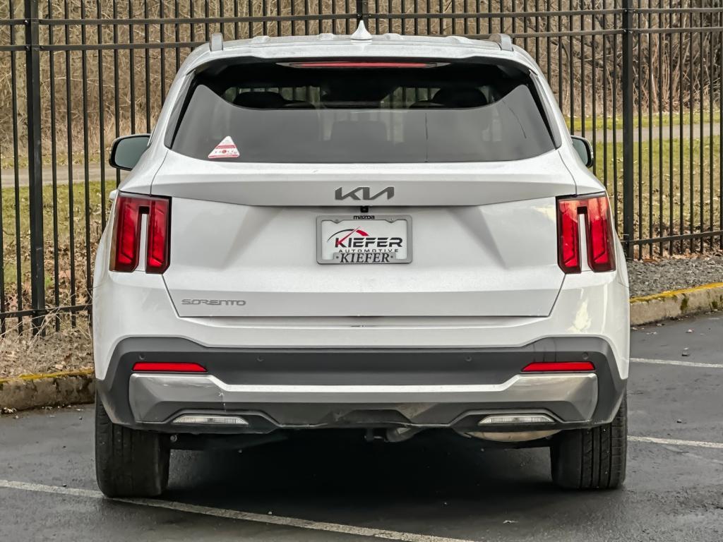 used 2024 Kia Sorento car, priced at $24,548