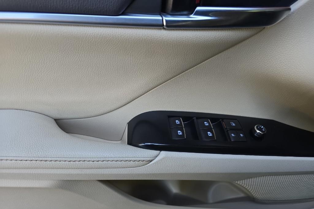 used 2020 Toyota Camry Hybrid car, priced at $25,895