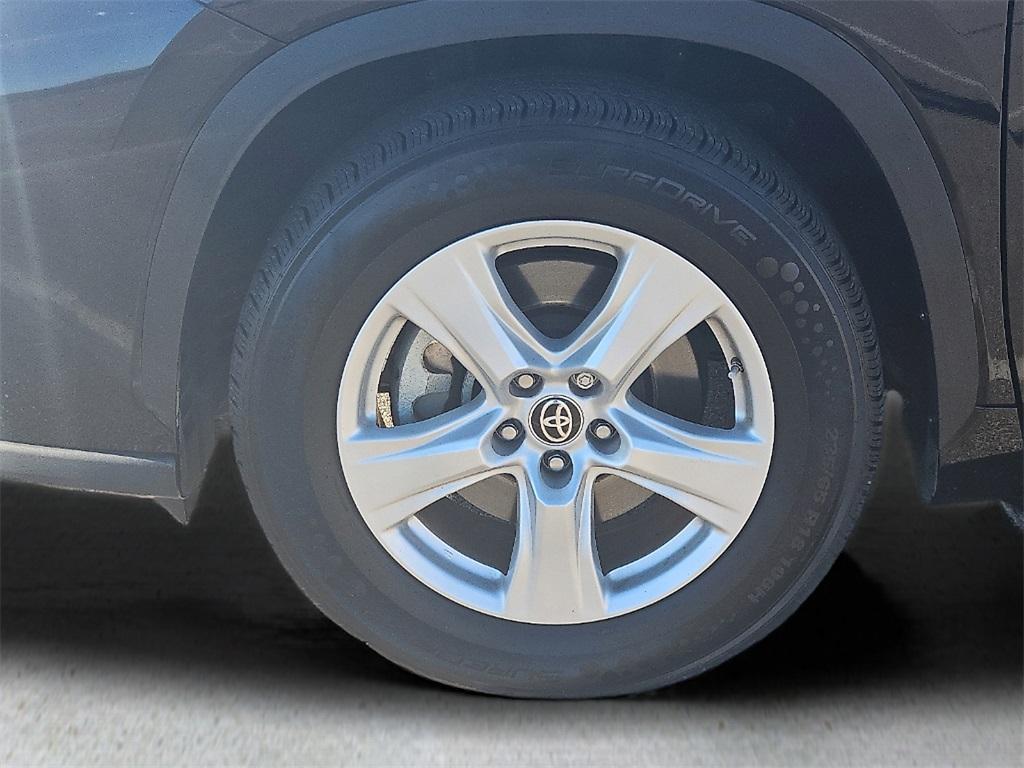 used 2023 Toyota Highlander car, priced at $30,527