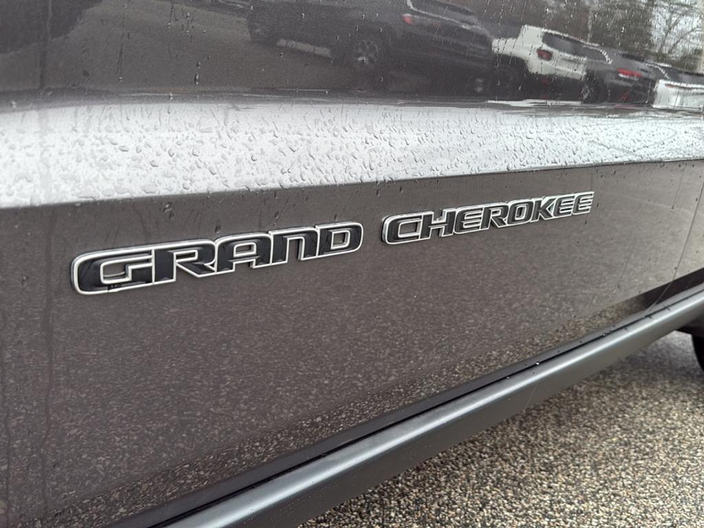 used 2021 Jeep Grand Cherokee car, priced at $28,988