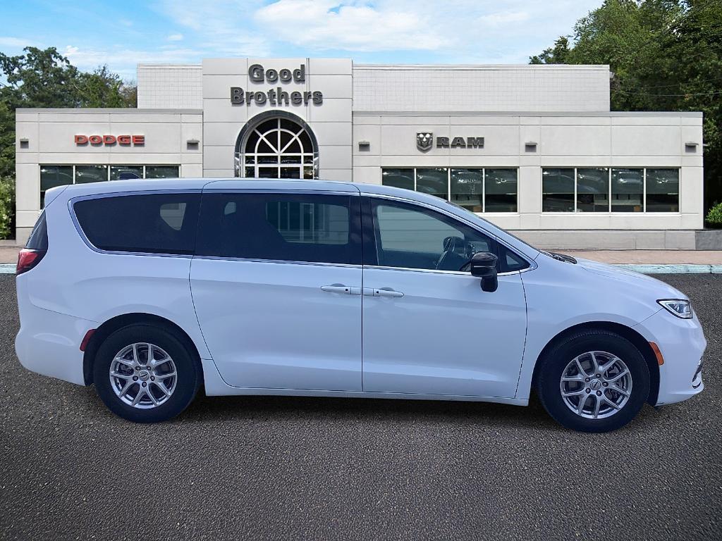 used 2024 Chrysler Pacifica car, priced at $30,988