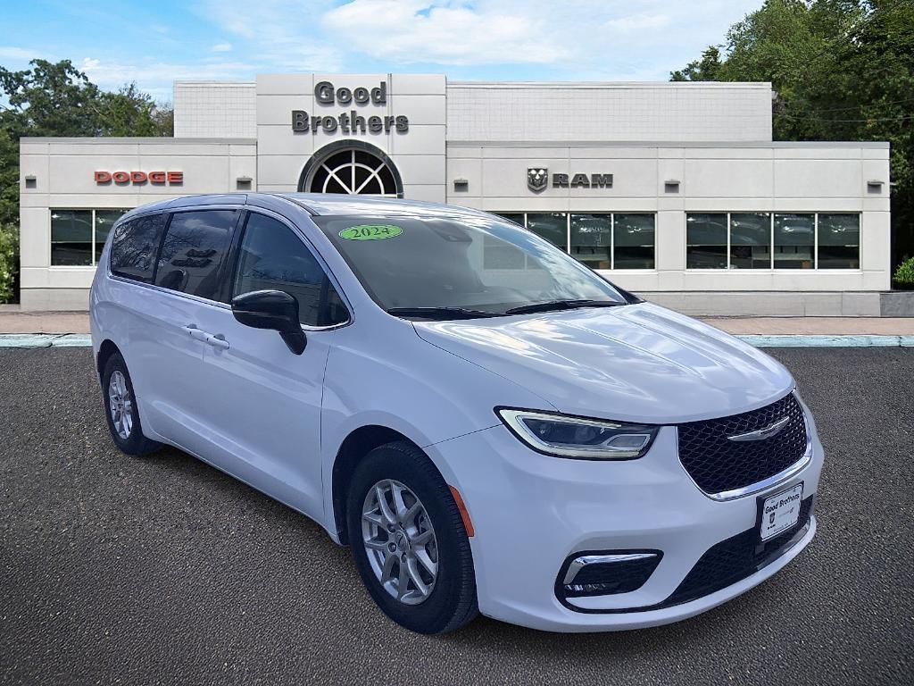used 2024 Chrysler Pacifica car, priced at $30,988