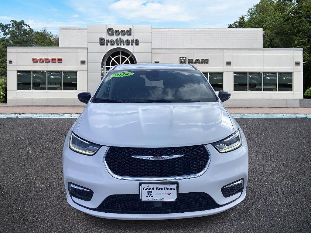 used 2024 Chrysler Pacifica car, priced at $30,988