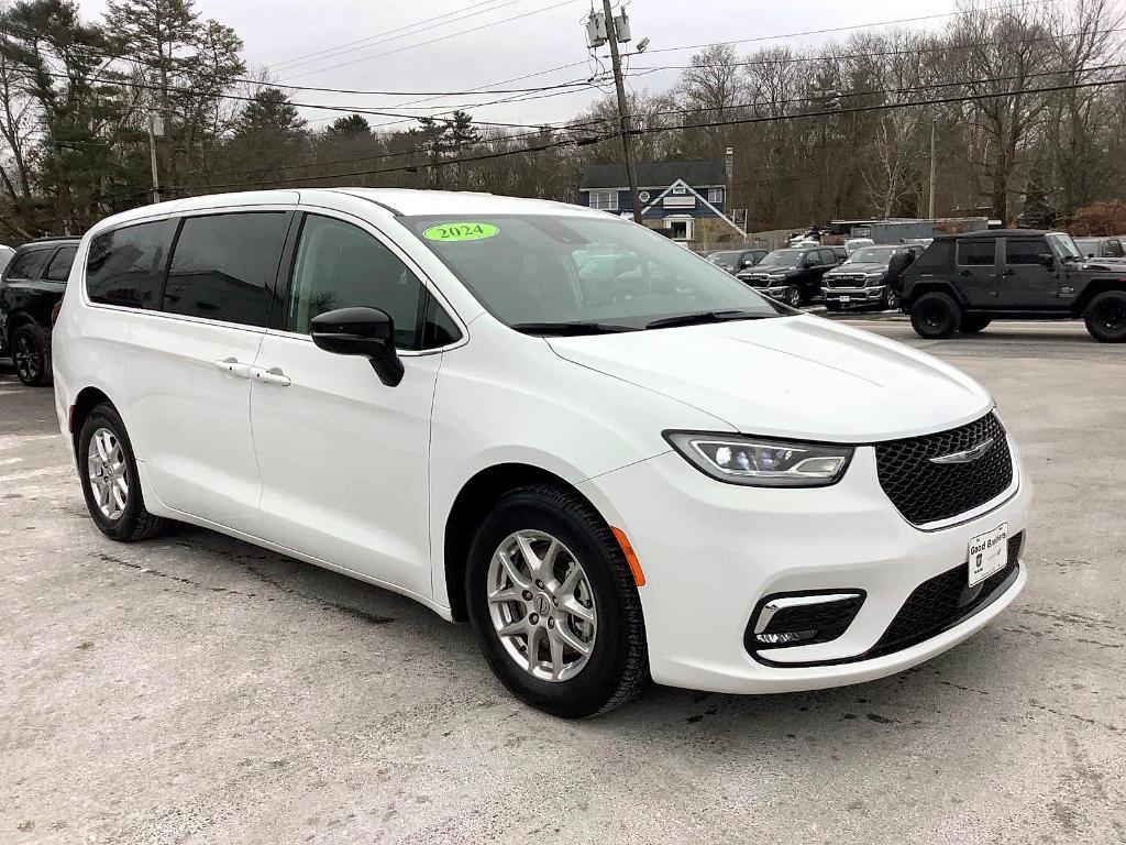 used 2024 Chrysler Pacifica car, priced at $30,900