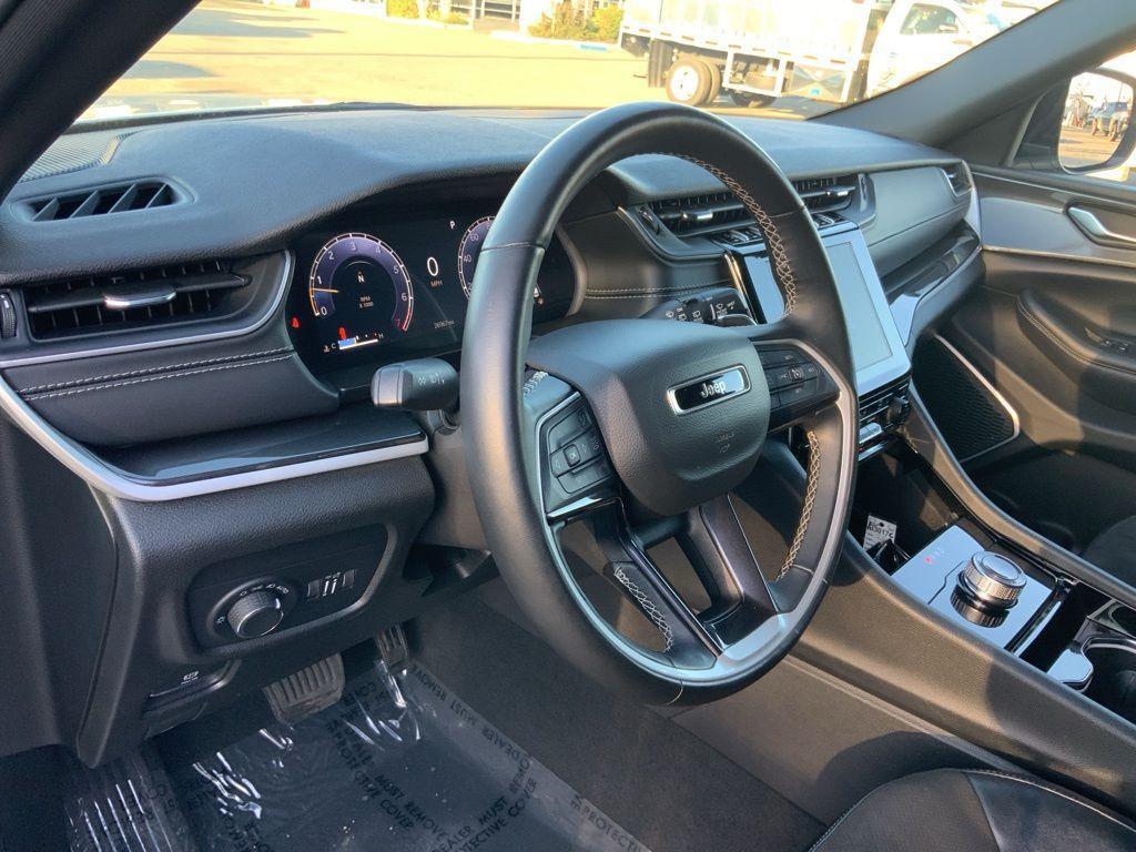 used 2022 Jeep Grand Cherokee car, priced at $33,999