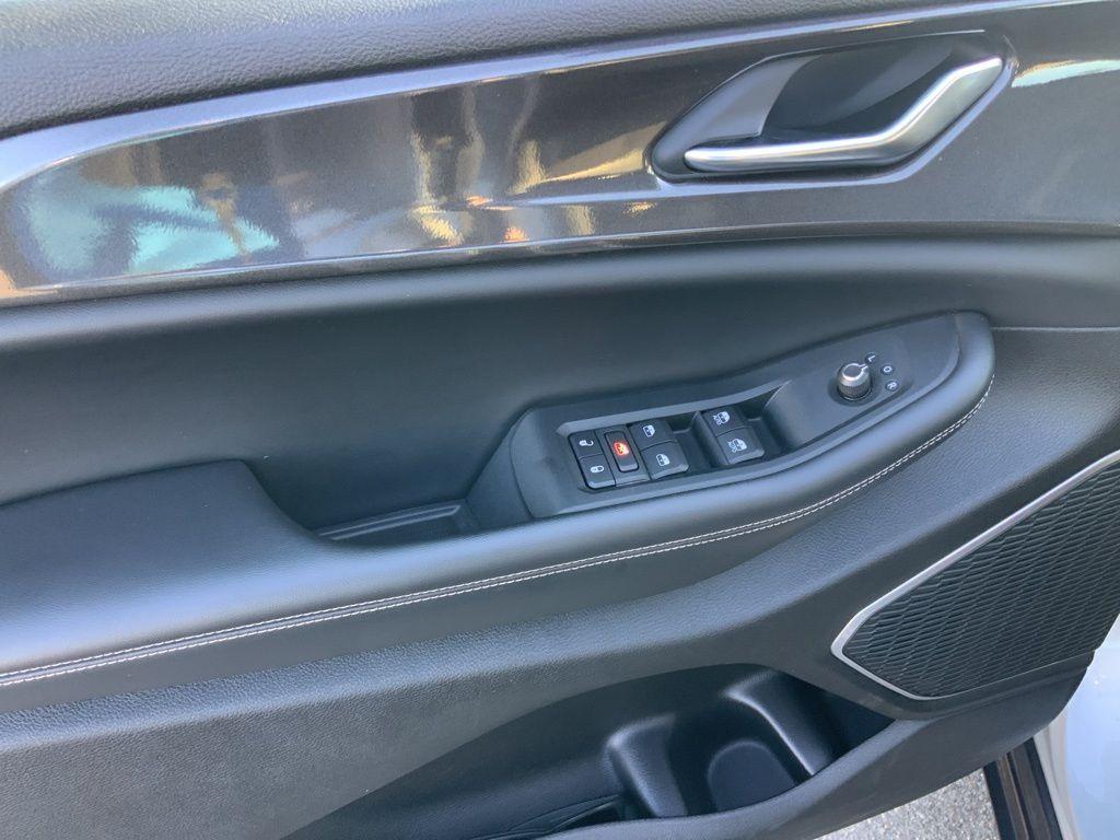 used 2022 Jeep Grand Cherokee car, priced at $33,999