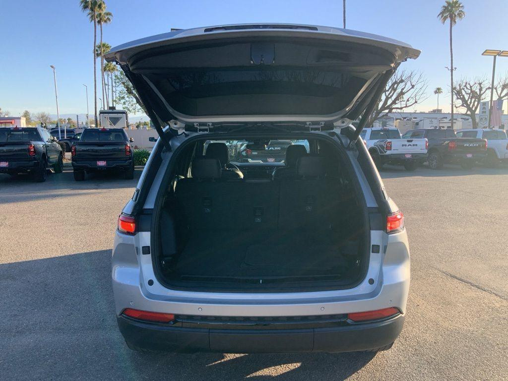 used 2022 Jeep Grand Cherokee car, priced at $33,999