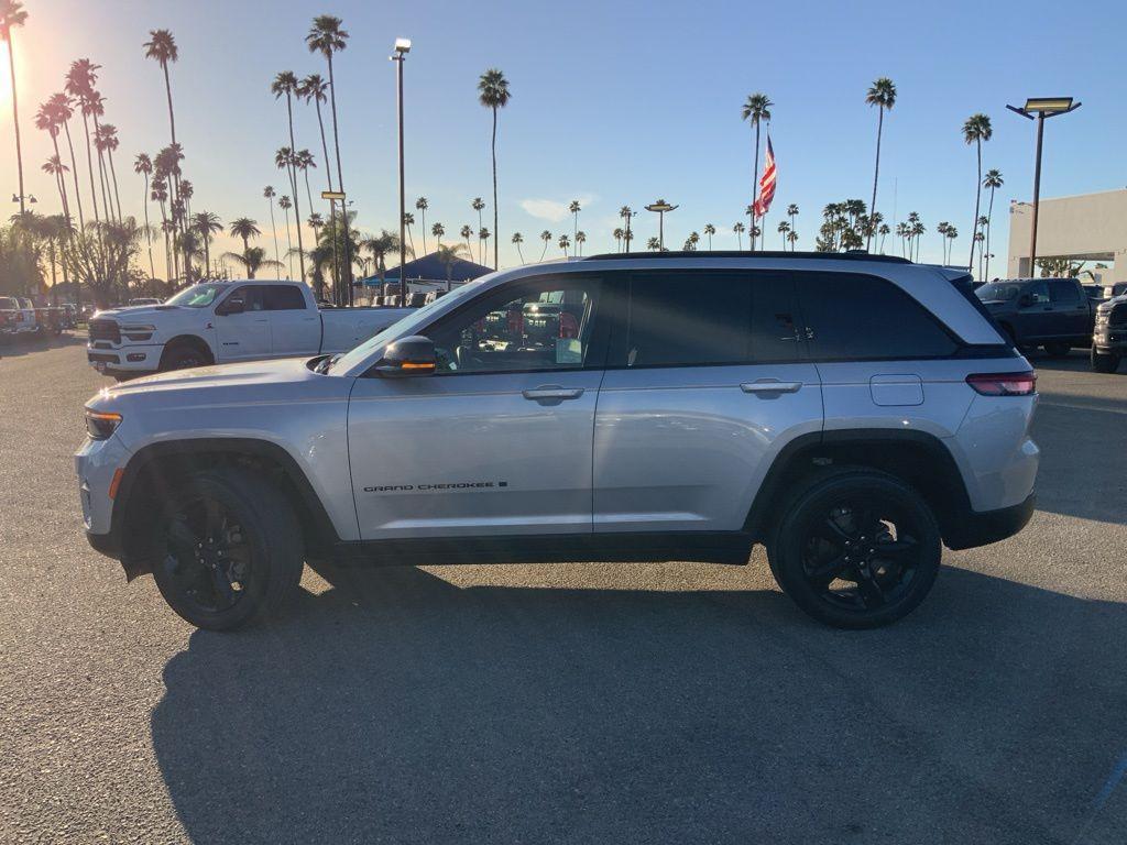 used 2022 Jeep Grand Cherokee car, priced at $33,999