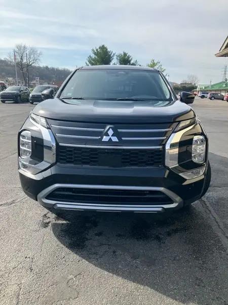 used 2025 Mitsubishi Outlander car, priced at $27,980