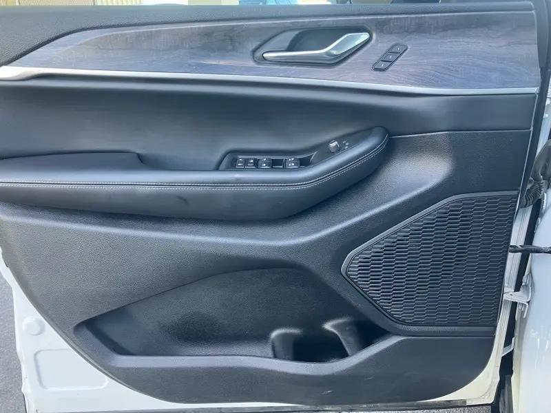 used 2024 Jeep Grand Cherokee L car, priced at $33,280