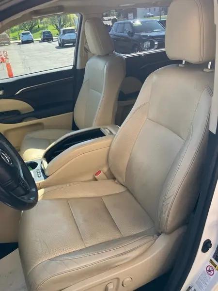 used 2015 Toyota Highlander car, priced at $23,980