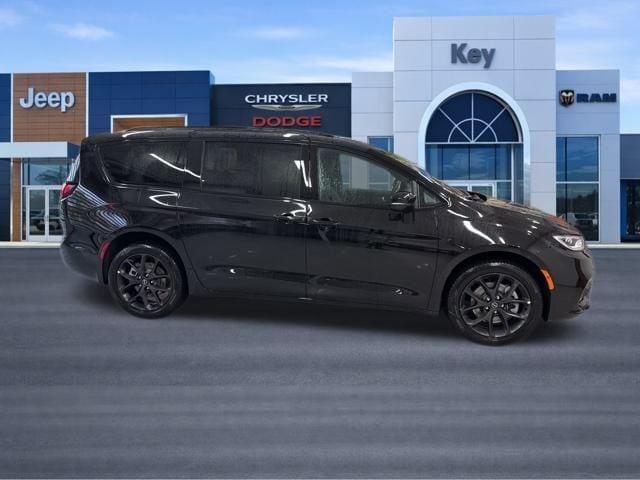 new 2026 Chrysler Pacifica car, priced at $46,475