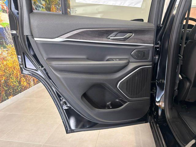 new 2026 Jeep Grand Cherokee car, priced at $41,785