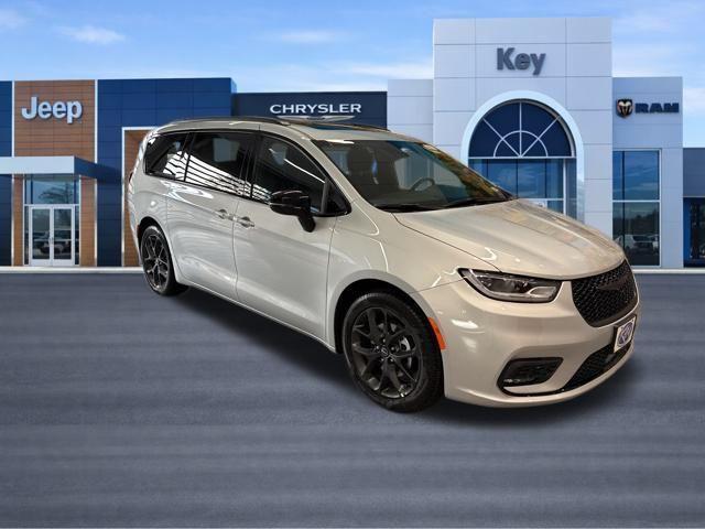 new 2026 Chrysler Pacifica car, priced at $43,975