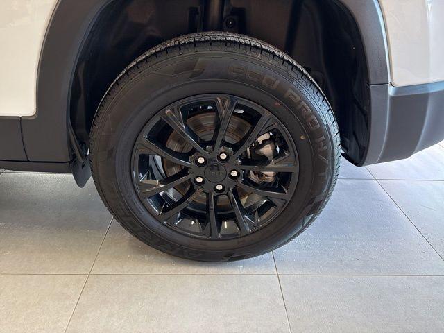 used 2023 Jeep Cherokee car, priced at $19,799